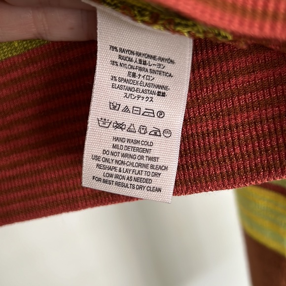 NWT Free People slightly cropped sweater - Picture 4 of 6